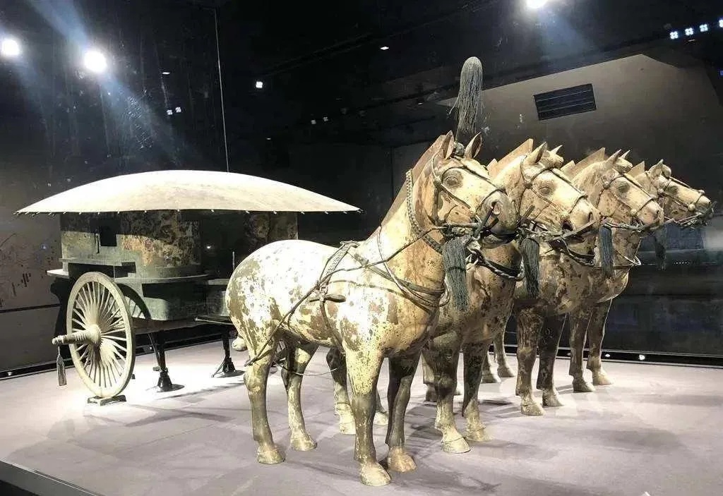 秦始皇帝陵博物院铜车马立车完整车舆结构展示_2