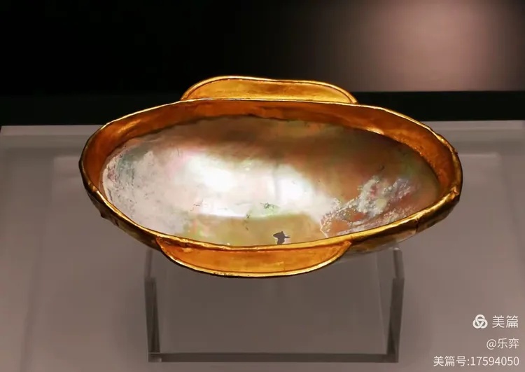 青海省博物馆黄河磬王黑色沉积岩礼乐器全貌_1