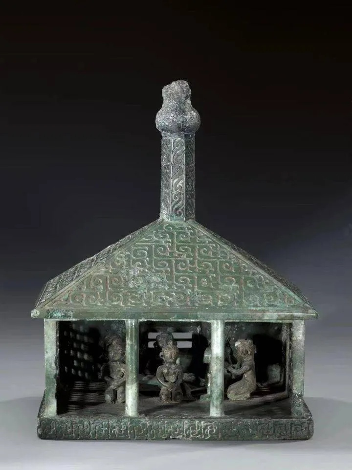 战国伎乐铜房屋模型展现青铜建筑结构与奏乐人俑细节_1