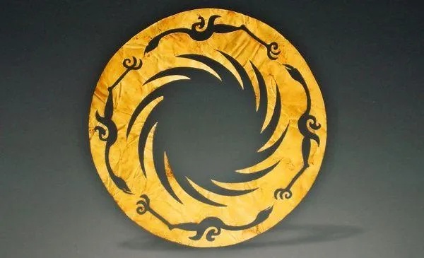 成都金沙遗址博物馆太阳神鸟金饰圆形金饰四鸟绕日图案_1