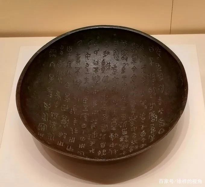 虢季子白盘整体外观展示商周青铜器纹饰与铭文细节_1