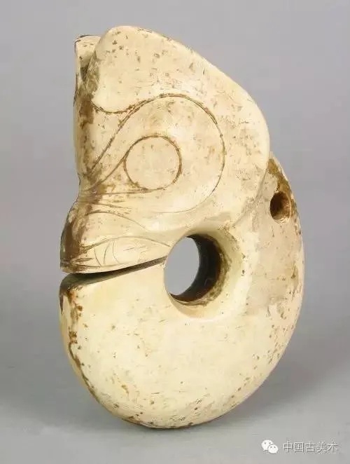 红山文化玉猪龙蜷体环形造型细节_1