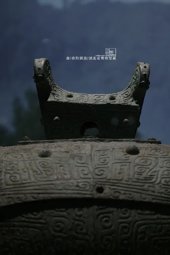 崇阳铜鼓鼓身饰云雷纹与乳钉纹细节_1