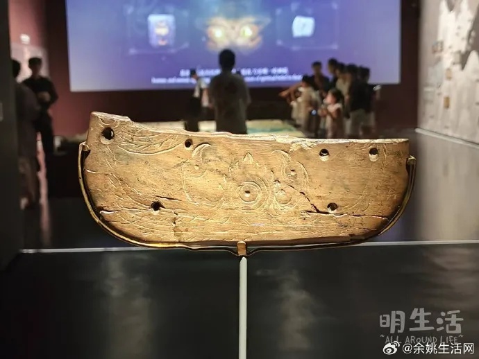 双鸟纹象牙蝶形器展现河姆渡文化双鸟朝阳雕刻细节_1