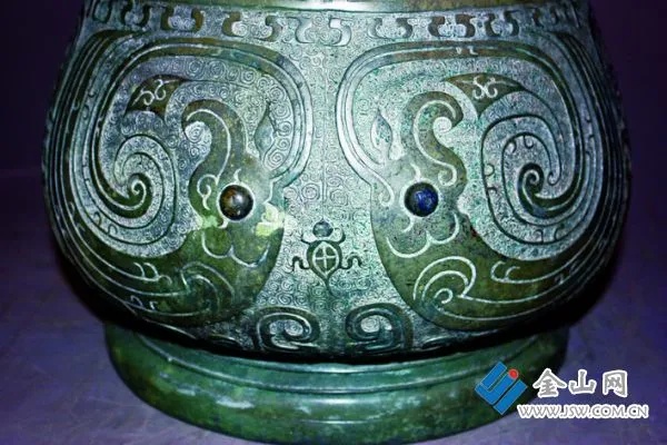 镇江博物馆西周青铜凤纹尊整体造型_1