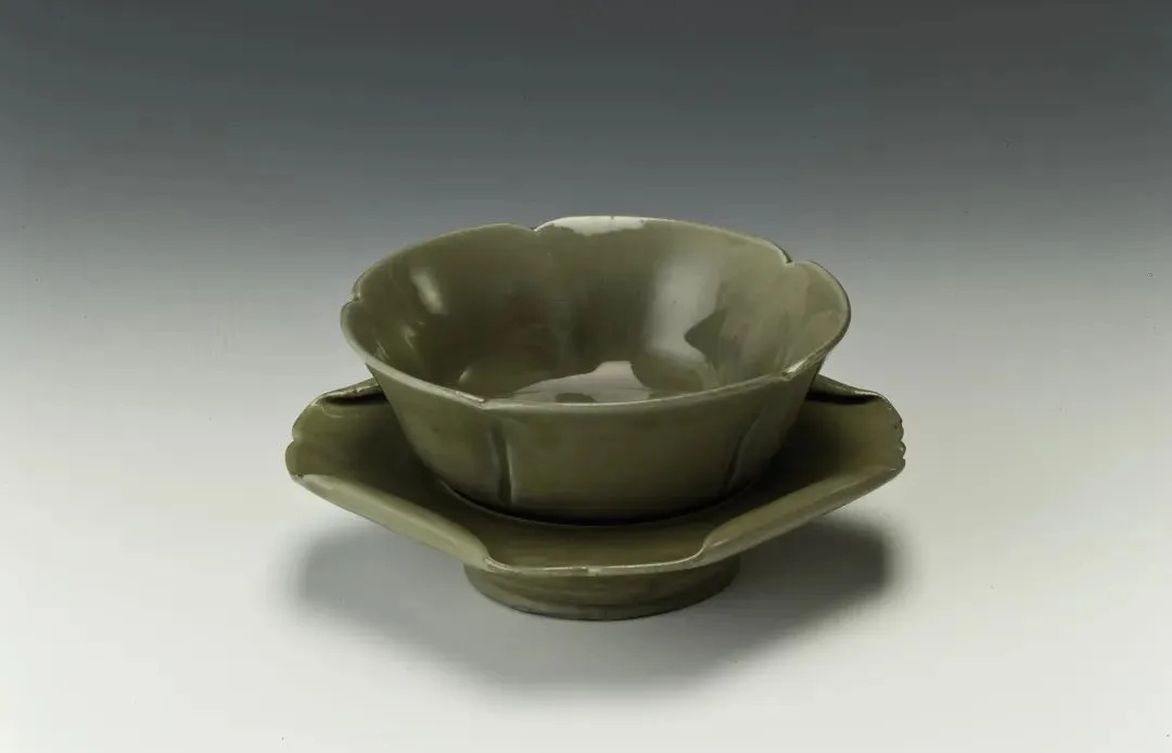 宁波博物馆唐越窑荷花盏托呈荷叶形茶盏_1