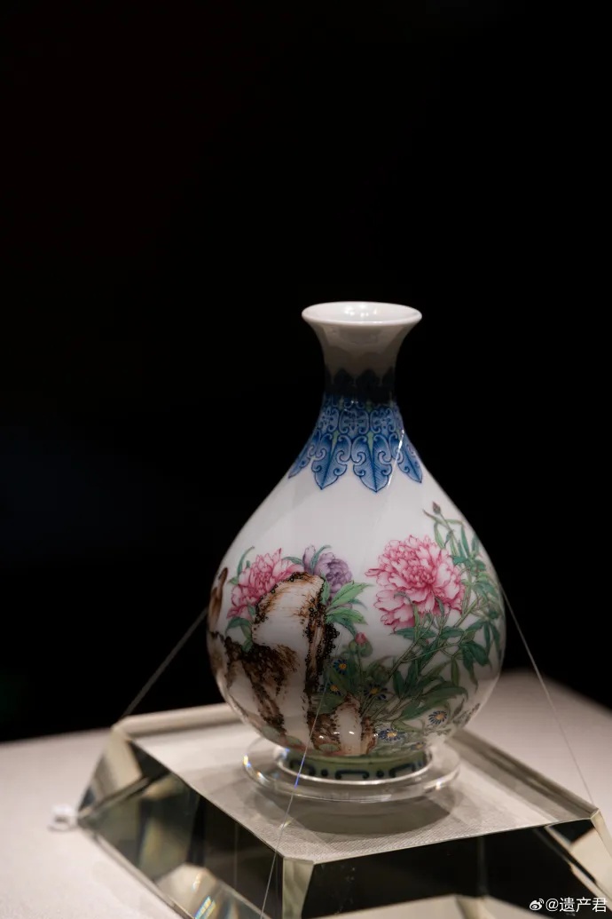 清乾隆珐琅彩芍药雉鸡图玉壶春瓶展示雉鸡与花卉纹饰及题诗印章_1