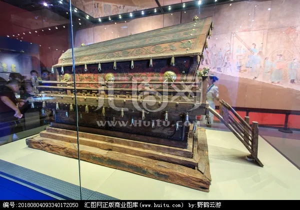 内蒙古博物院彩绘木棺及棺座呈现棺椁相套结构_2