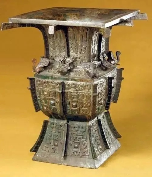 故宫博物院藏酗亚方尊全形展示_1