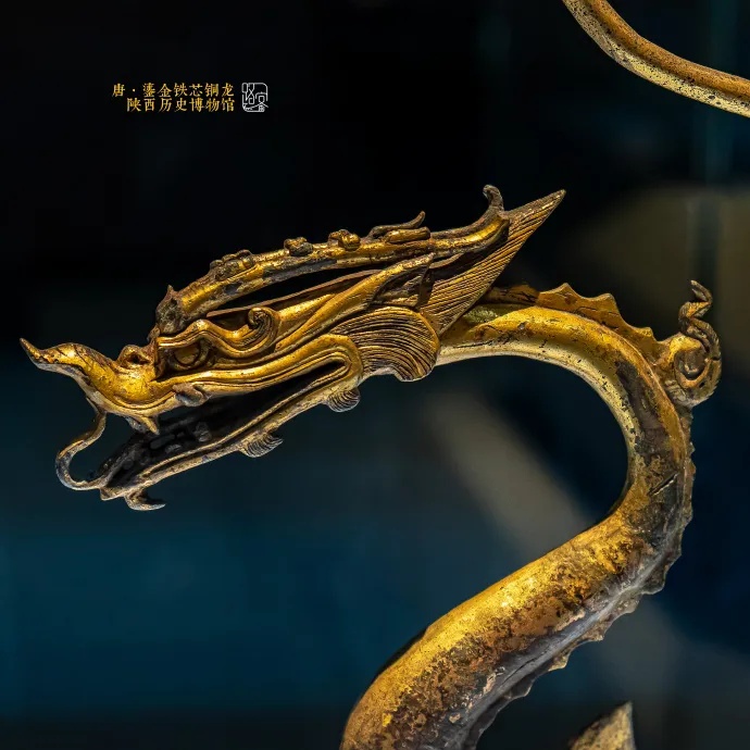 唐代鎏金铁芯铜龙昂首腾跃姿态摄于陕西历史博物馆_1
