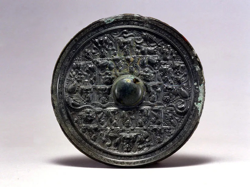 鲁诗铭文重列式神兽镜展示东汉青铜镜圆形钮座与神兽纹饰_1