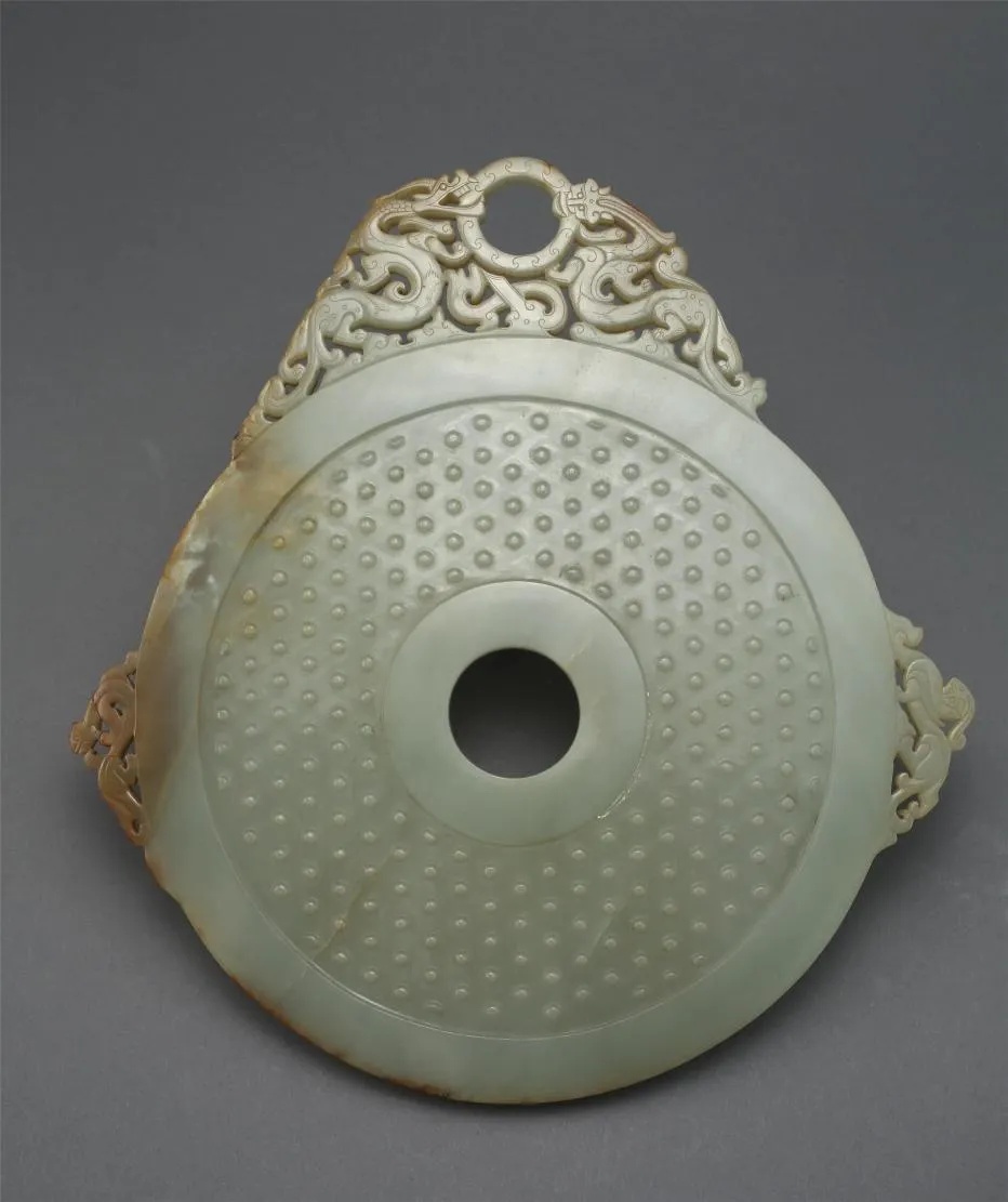 东汉龙螭衔环乳钉纹青玉璧展现和田青玉与透雕螭龙细节_1