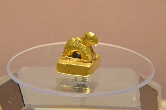 晋归义氐王金印完整呈现西晋金质印章的精美纹饰与形制_1